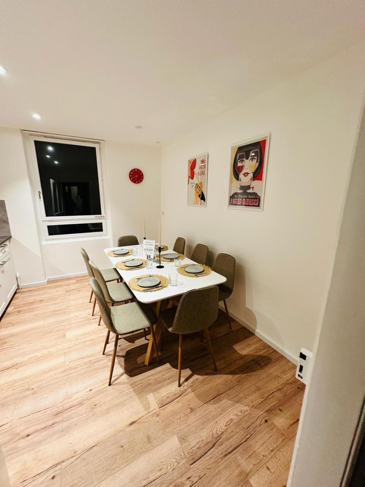 Exclusive Apartment For Families And Business Устер Екстериор снимка
