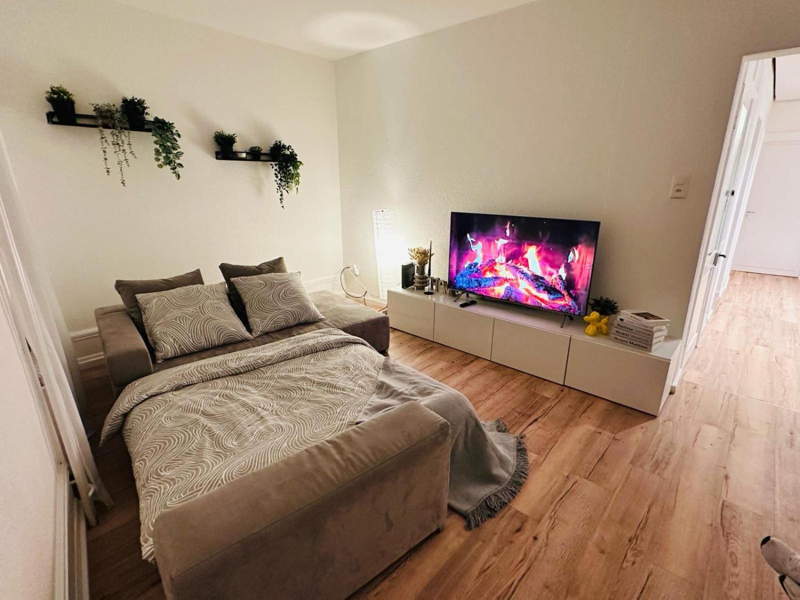 Exclusive Apartment For Families And Business Устер Екстериор снимка